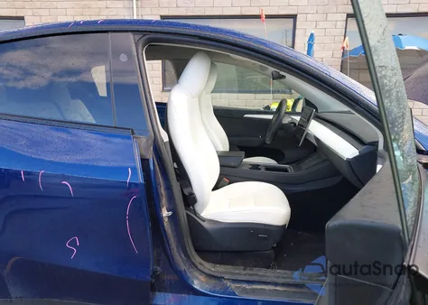 2023 Tesla Model Y Awd/Long Range Dual Motor All-Wheel Drive z USA, uszkodzony, nr VIN 7SAYGDEE6PF969696